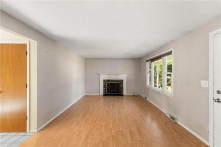66 Tanglewood Drive, West Warwick, Rhode Island 02893, USA