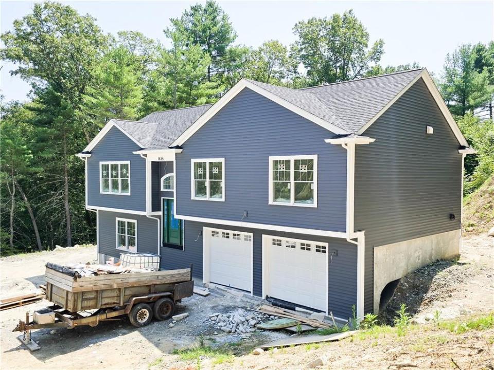 1835 Bronco Highway, Burrillville, Rhode Island 02826, Estados Unidos