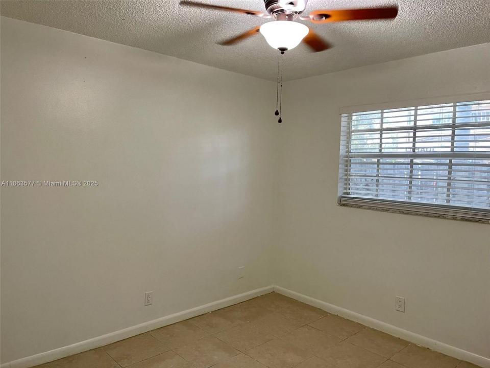 720 SW 7th St 720, Hallandale Beach, Florida 33009