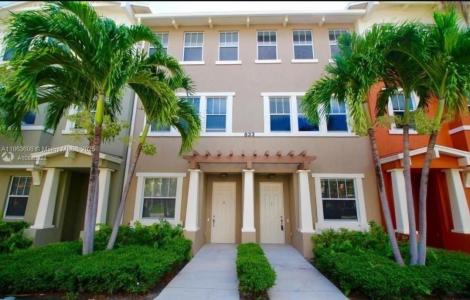 833 Millbrae Ct 5, West Palm Beach, Florida 33401, USA