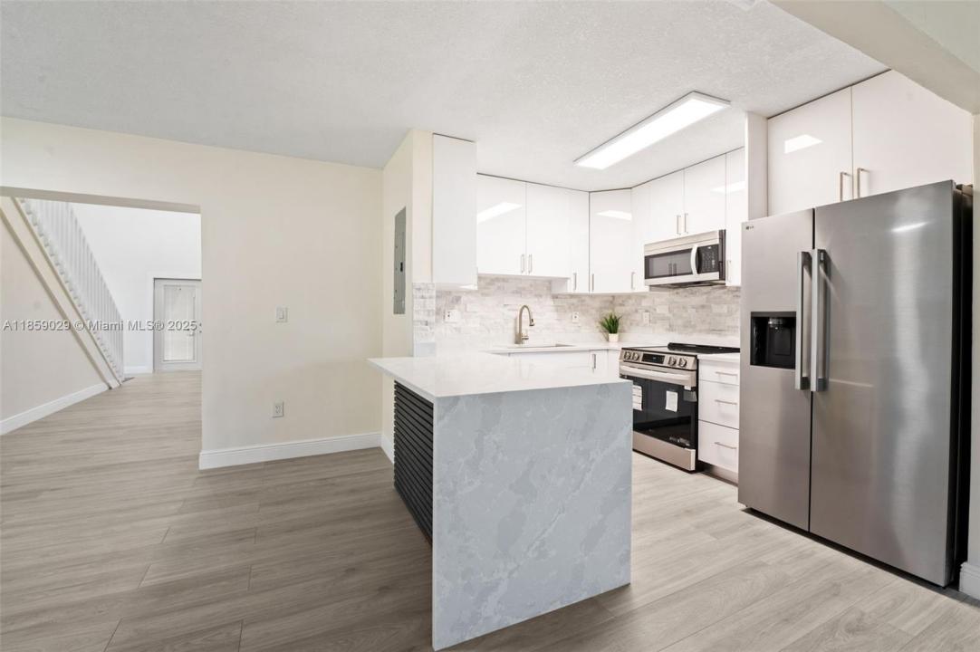 6221 NW 37th Ter, Virginia Gardens, Florida 33166