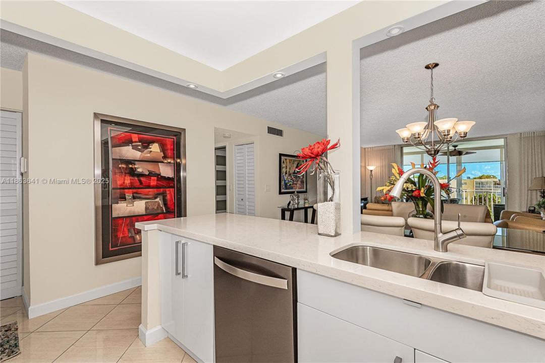 1025 SE 2nd Ave 407, Dania Beach, Florida 33004, Stati Uniti