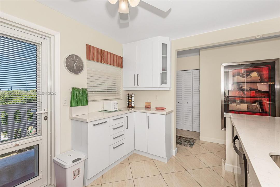 1025 SE 2nd Ave 407, Dania Beach, Florida 33004, Stati Uniti