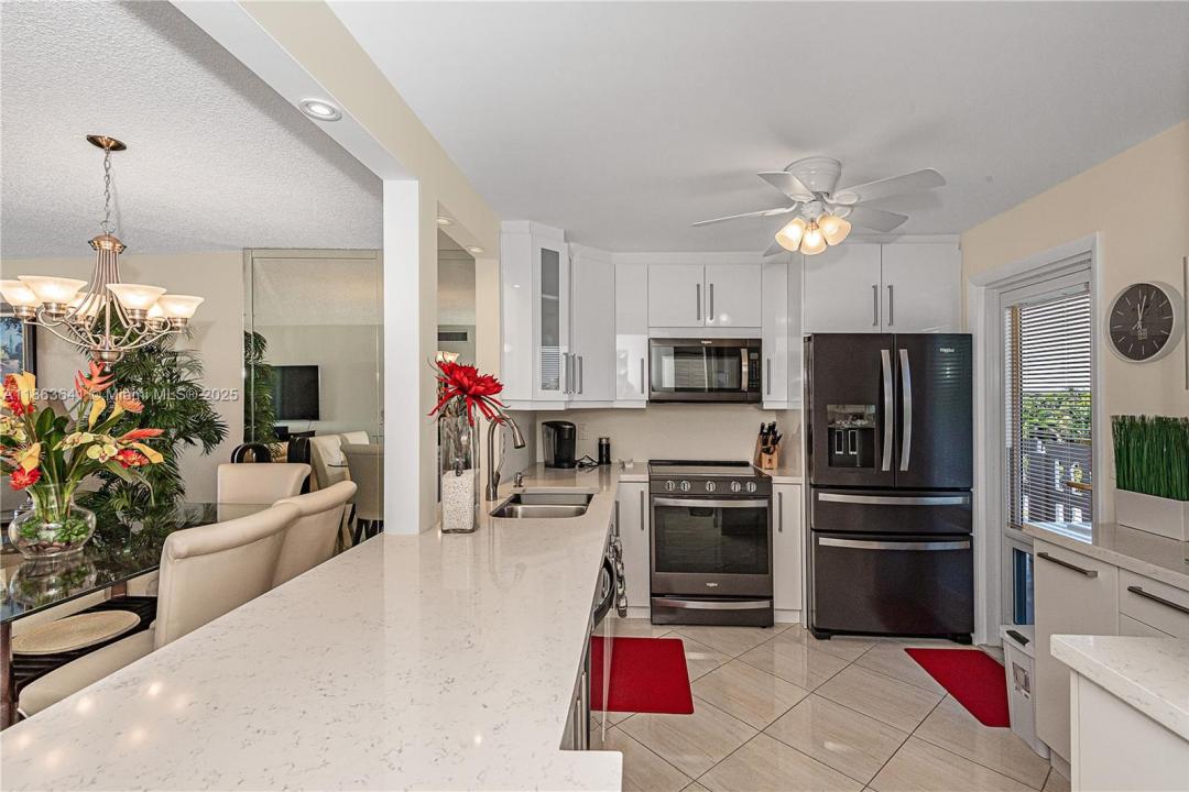 1025 SE 2nd Ave 407, Dania Beach, Florida 33004, Stati Uniti