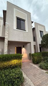 947 NE 211th St 947, Miami, Florida 33179, USA