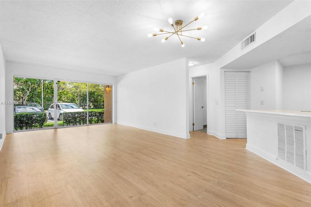 8721 Wiles Rd 105, Coral Springs, Floride 33067, États-Unis