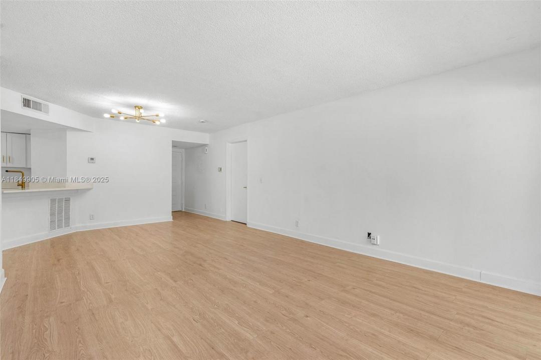 8721 Wiles Rd 105, Coral Springs, Floride 33067, États-Unis