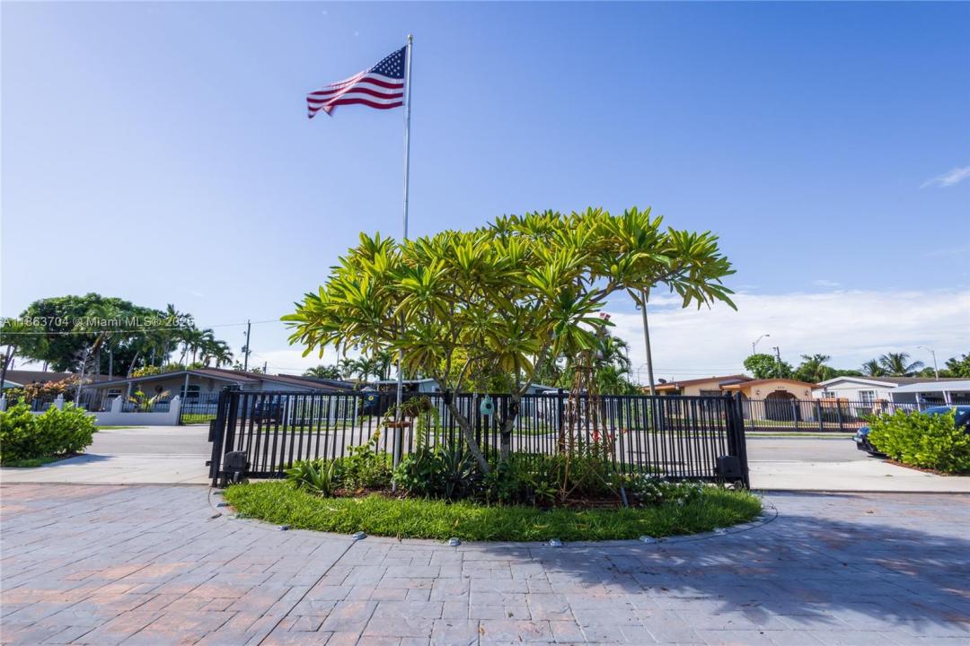 631 SE 3rd Pl, Hialeah, Floride 33010, États-Unis