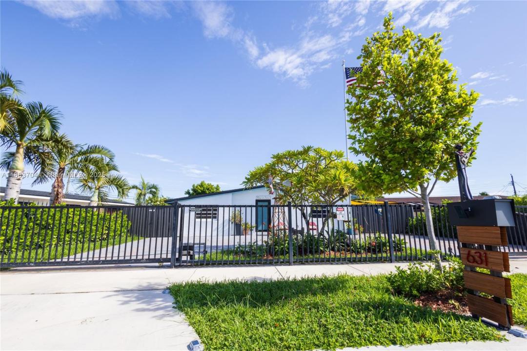 631 SE 3rd Pl, Hialeah, Floride 33010, États-Unis