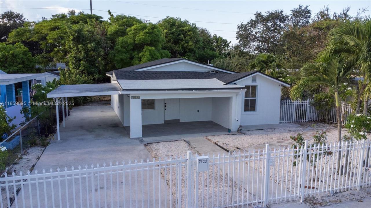 2429 NW 86th St, Miami, Florida 33147