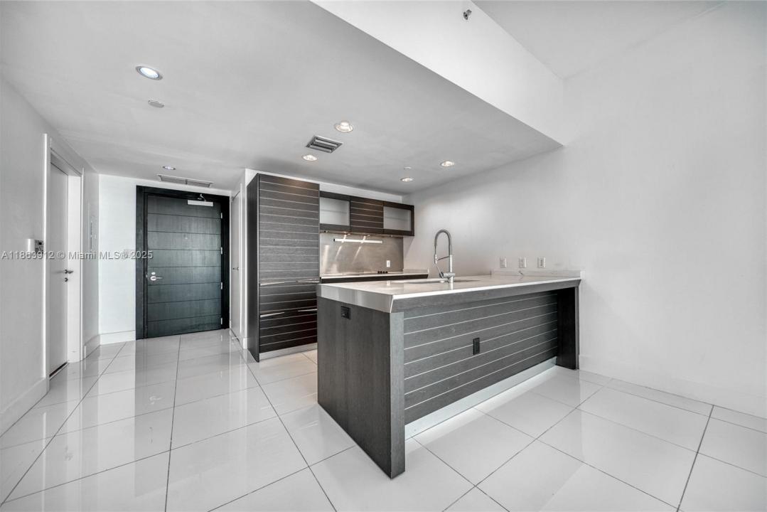 200 Biscayne Boulevard Way 4411, Miami, Florida 33131
