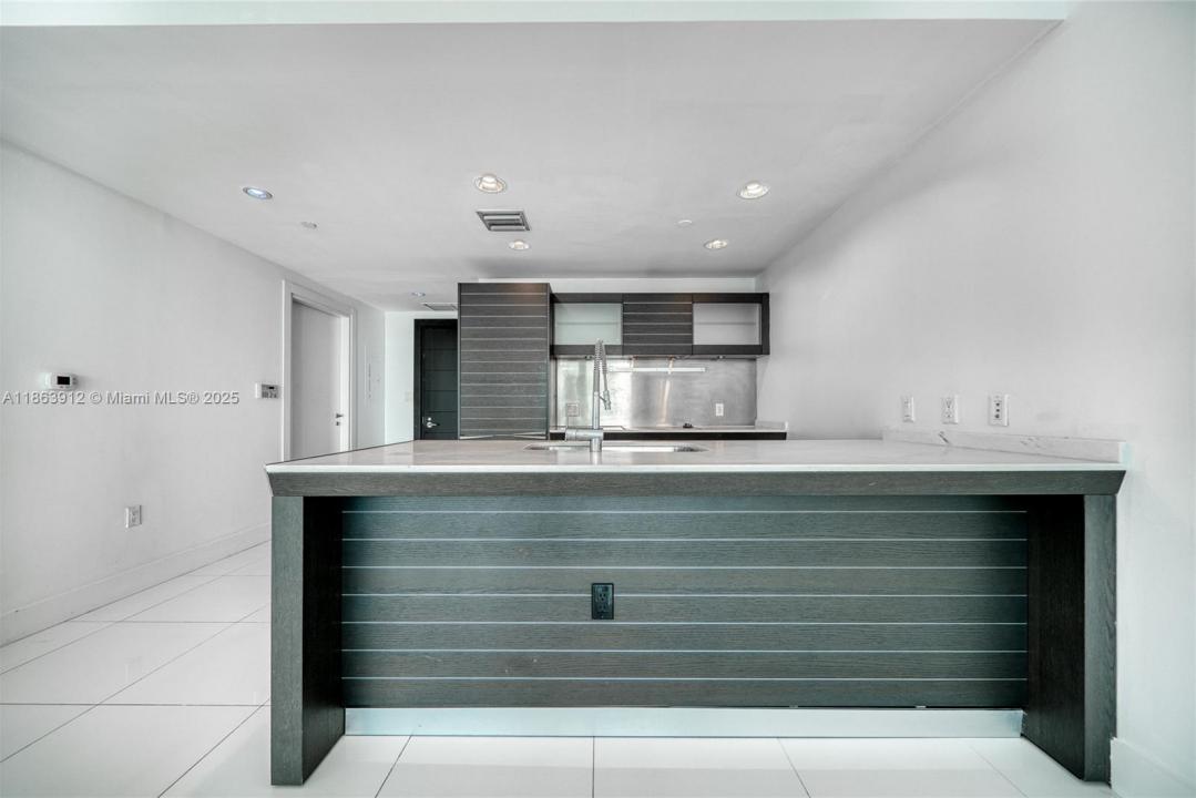 200 Biscayne Boulevard Way 4411, Miami, Florida 33131