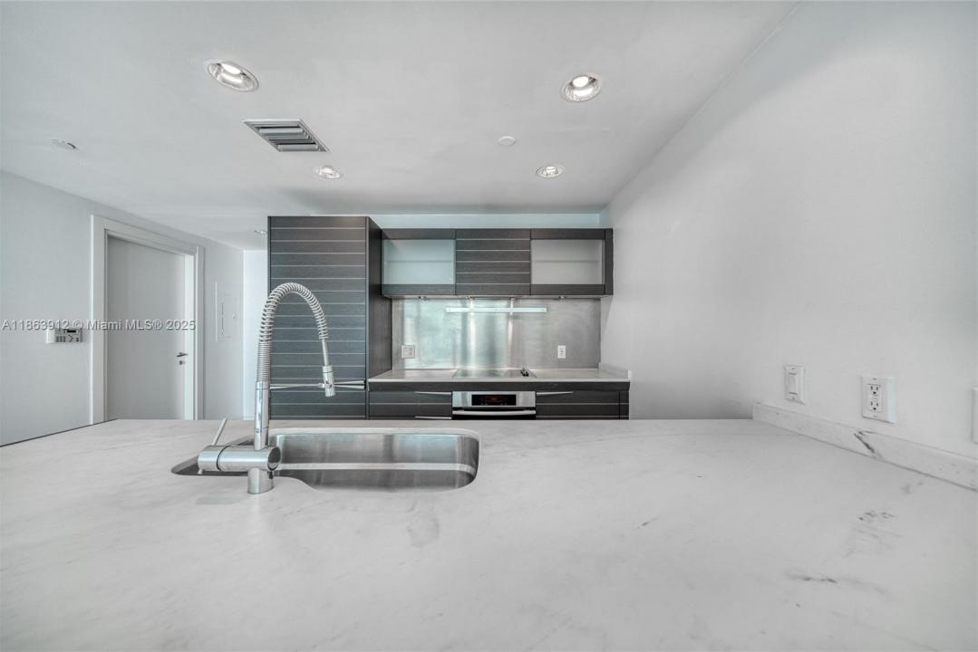 200 Biscayne Boulevard Way 4411, Miami, Florida 33131
