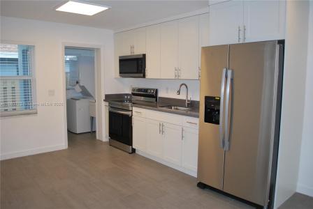 3621 NE 1st Ter, Oakland Park, Florida 33334, USA