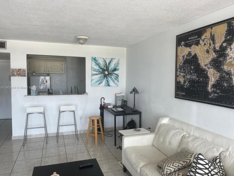 8000 Harding Ave 5B, Miami Beach, Florida 33141