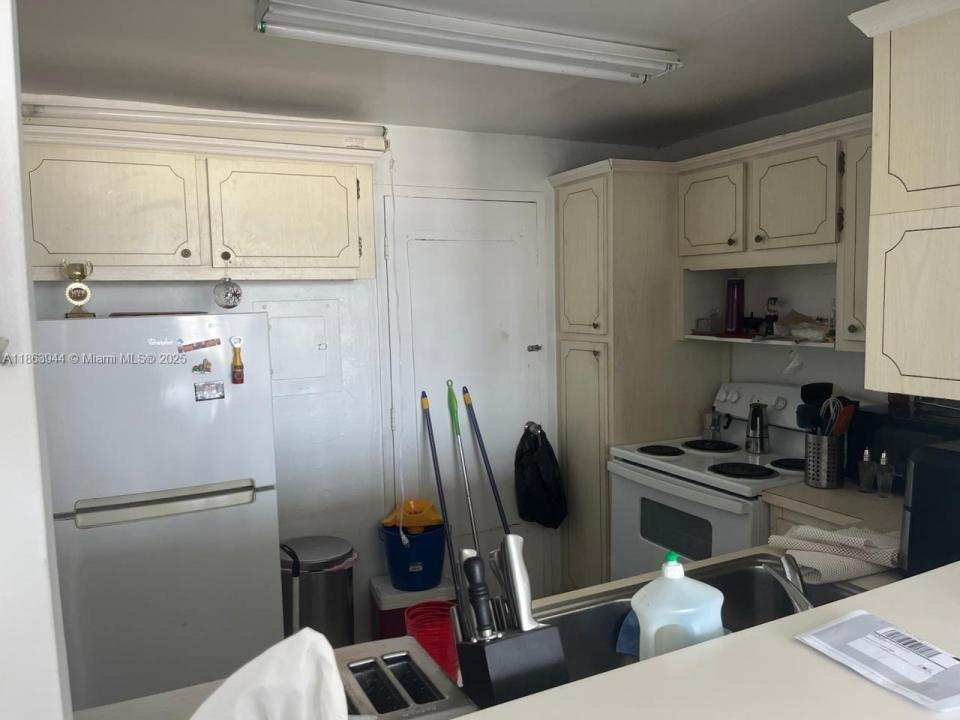 8000 Harding Ave 5B, Miami Beach, Florida 33141