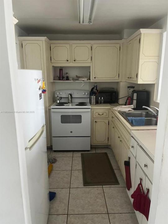 8000 Harding Ave 5B, Miami Beach, Florida 33141