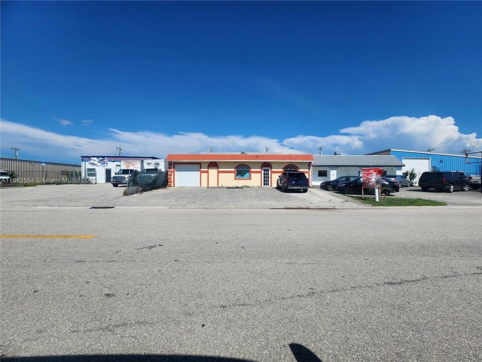 917 SE 13th Ave, Cape Coral, Florida 33990
