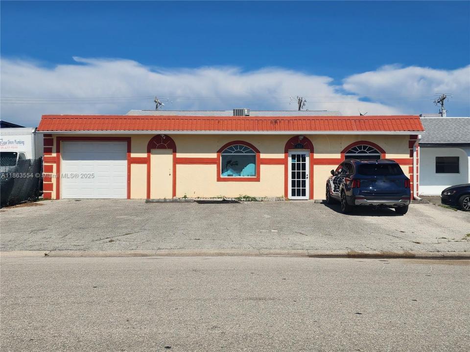 917 SE 13th Ave, Cape Coral, Florida 33990
