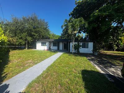 930 NE 163rd St, North Miami Beach, Florida 33162, USA