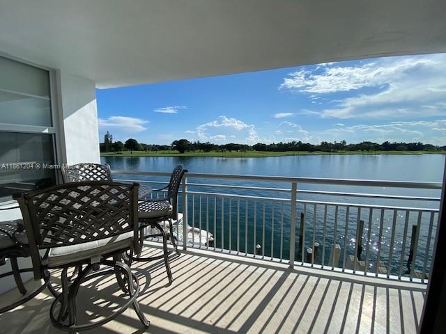 9250 W Bay Harbor Dr 3B, Bay Harbor Islands, Florida 33154, Stati Uniti