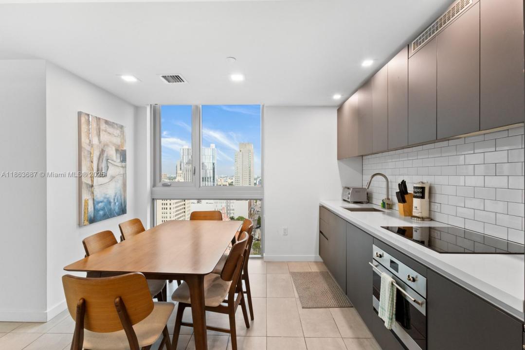 227 NE 2nd St 2202, Miami, Florida 33132, HOA KỲ