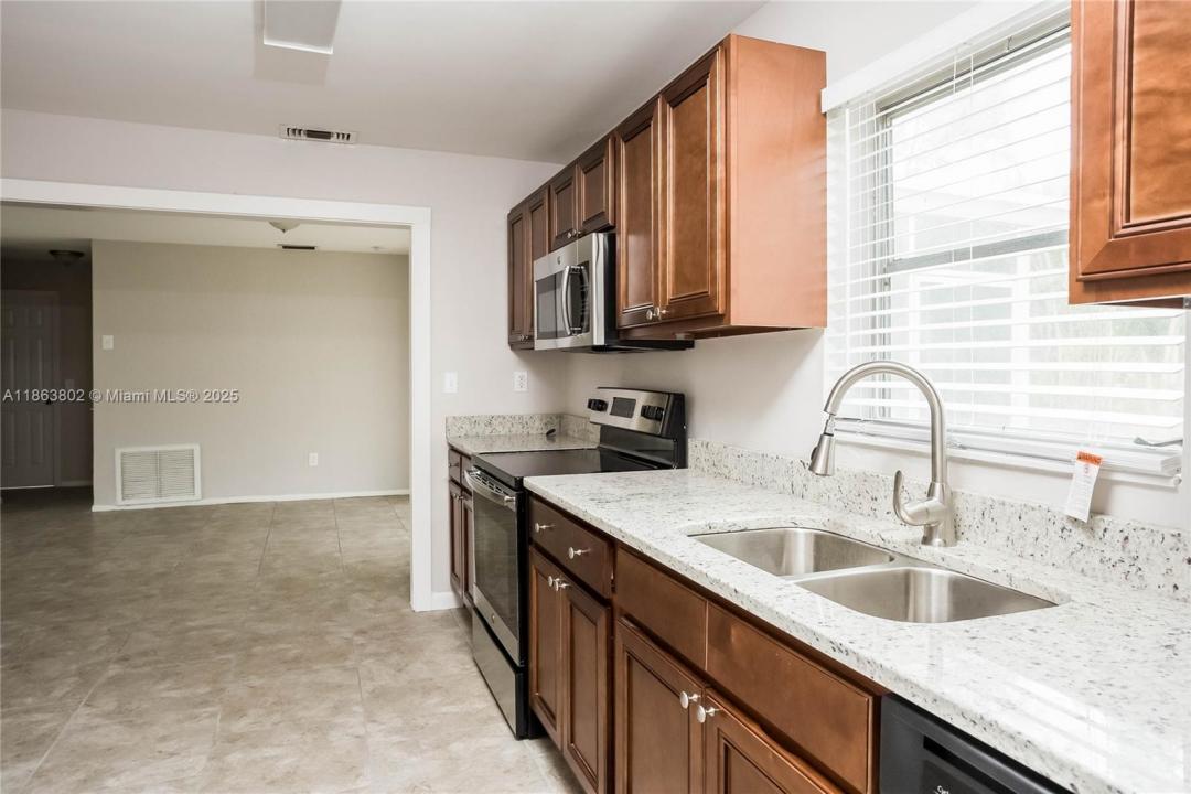 5171 SW 6th St, Margate, Florida 33068