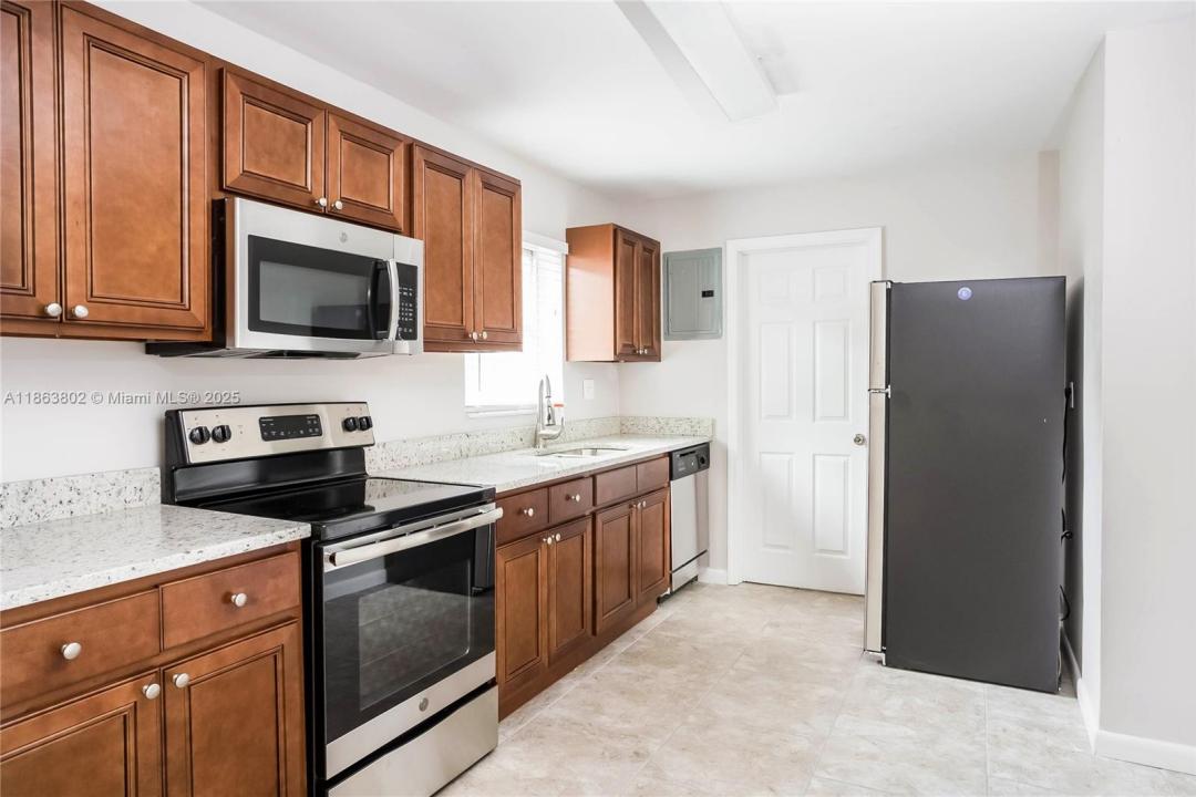 5171 SW 6th St, Margate, Florida 33068