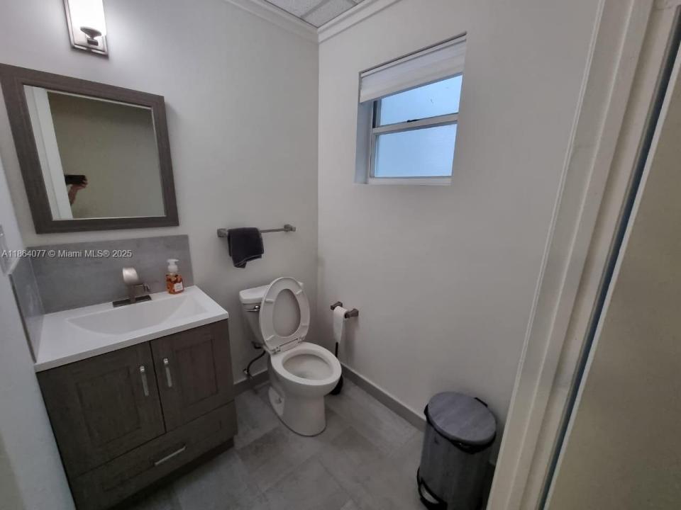 2441 NW 93rd Ave 106 "A", Doral, 佛罗里达州 33172, 美国