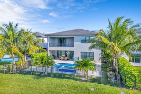 17521 Sparkling River Rd, Boca Raton, Florida 33496, USA
