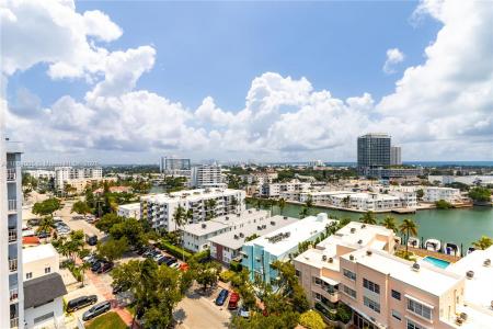 6900 Bay Dr 11E, Miami Beach, Florida 33141, USA