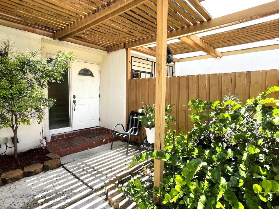 13190 SW 10th Ter, Miami, פלורידה 33184, ארצות הברית של אמריקה 