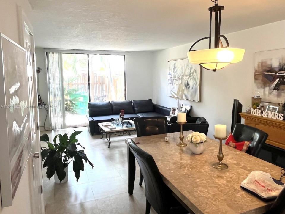 13190 SW 10th Ter, Miami, פלורידה 33184, ארצות הברית של אמריקה 