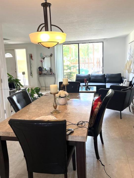 13190 SW 10th Ter, Miami, פלורידה 33184, ארצות הברית של אמריקה 