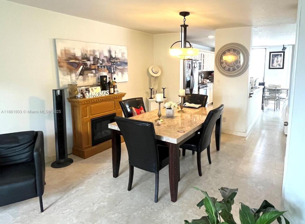 13190 SW 10th Ter, Miami, פלורידה 33184, ארצות הברית של אמריקה 