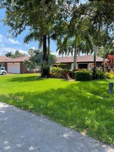 19265 E Saint Andrews Dr, Hialeah, Florida 33015, USA