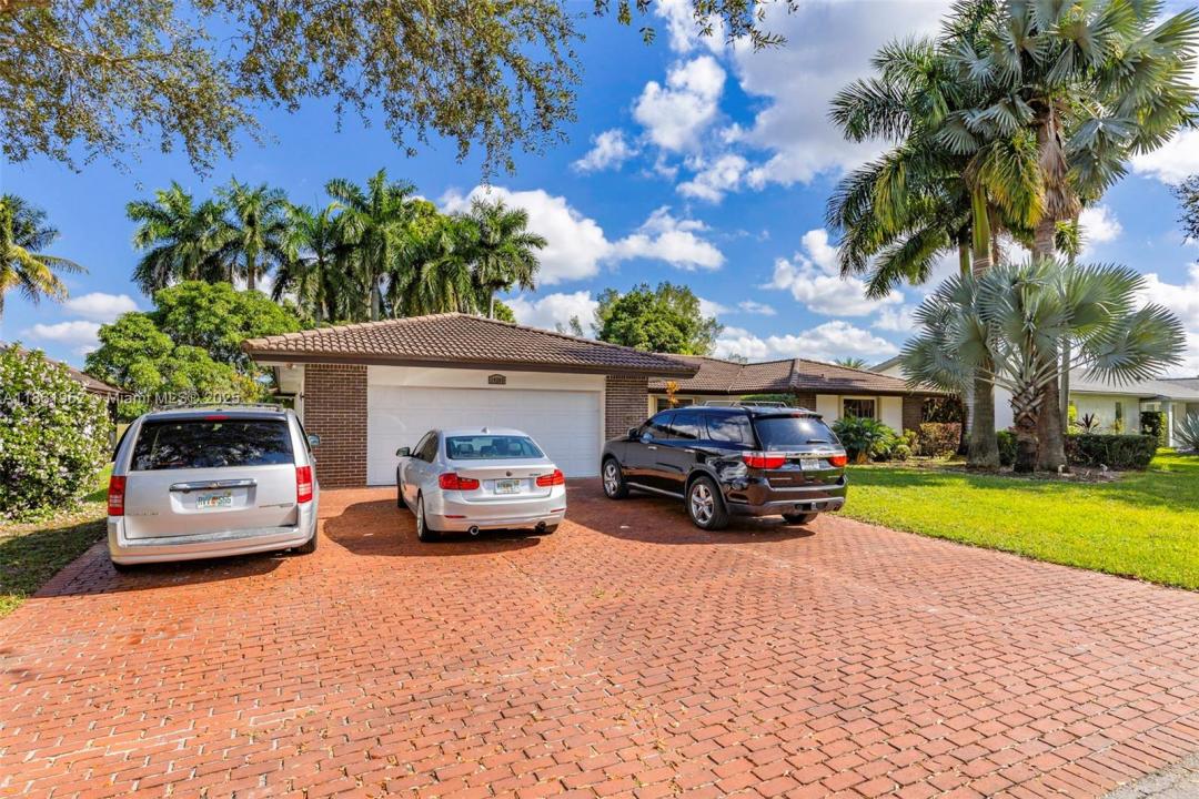 19265 E Saint Andrews Dr, Hialeah, フロリダ 33015, アメリカ合衆国