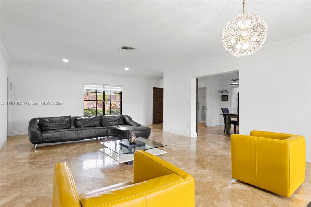 19265 E Saint Andrews Dr, Hialeah, フロリダ 33015, アメリカ合衆国