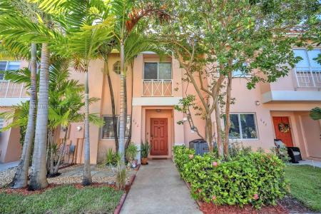 632 NW 208th Ter, Pembroke Pines, Florida 33029, USA