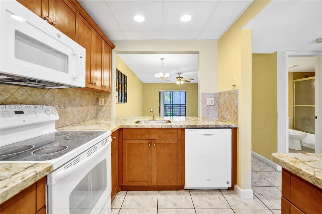 10332 Sunrise Lakes Blvd 206, Sunrise, Florida 33322, USA
