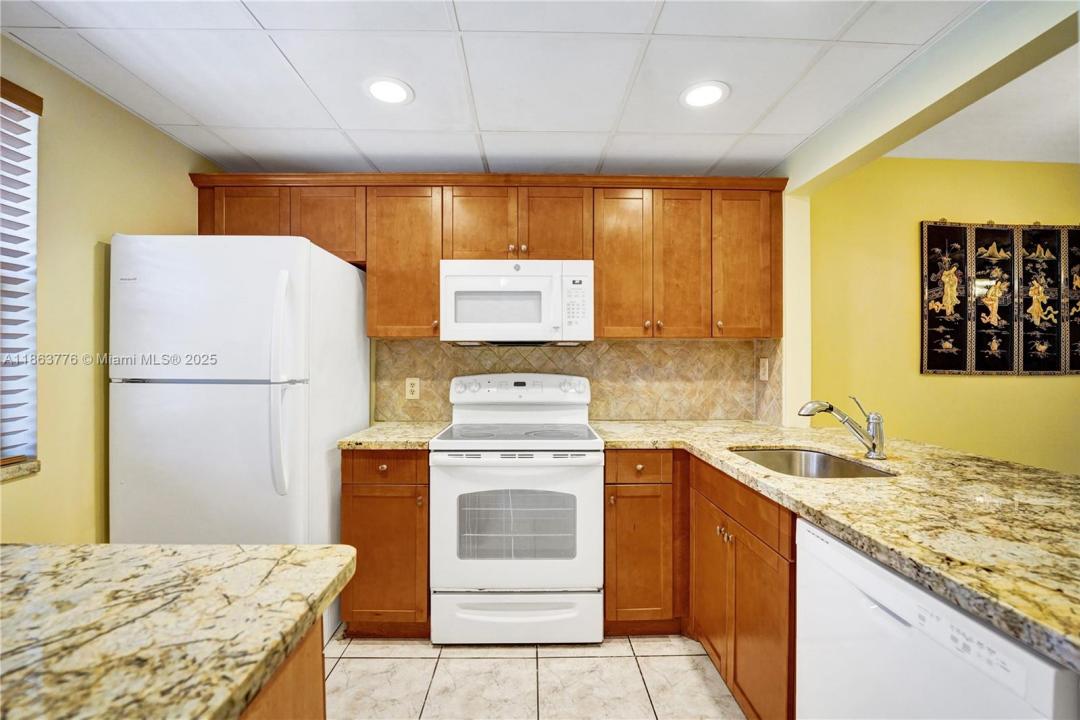10332 Sunrise Lakes Blvd 206, Sunrise, Florida 33322, USA