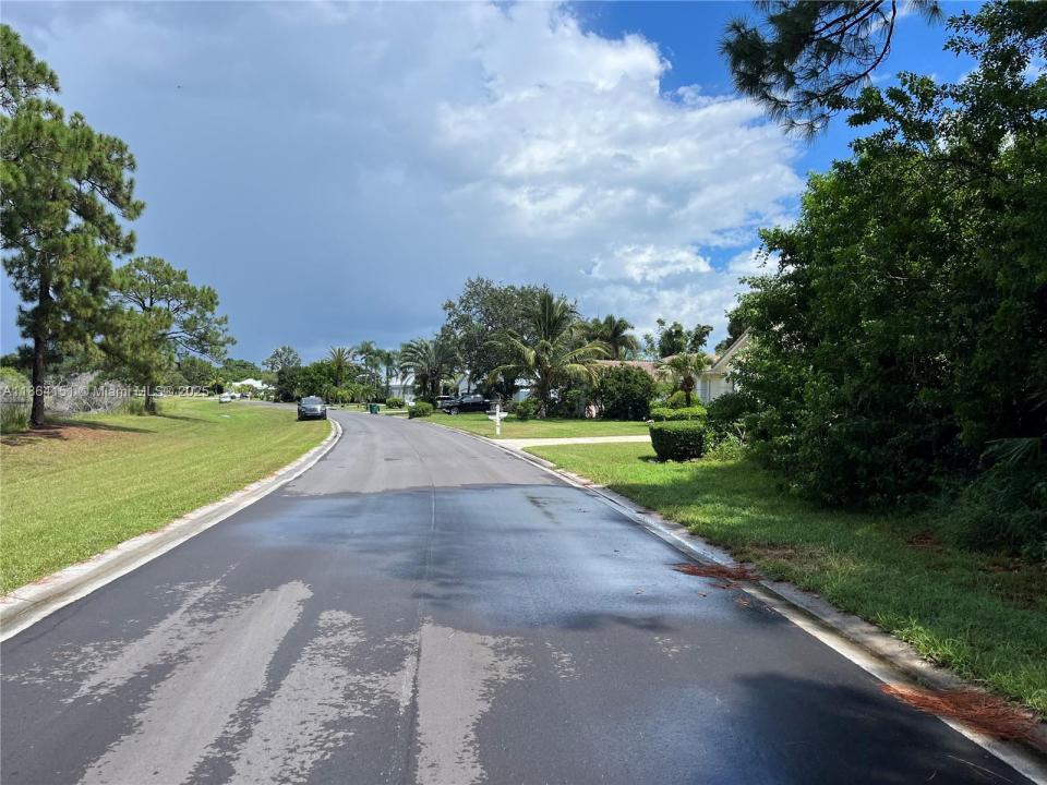 2789 SE Bluem Way, Port St. Lucie, Florida 34952
