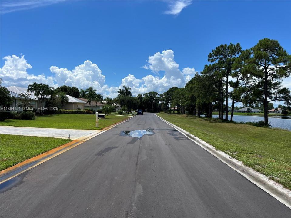 2789 SE Bluem Way, Port St. Lucie, Florida 34952