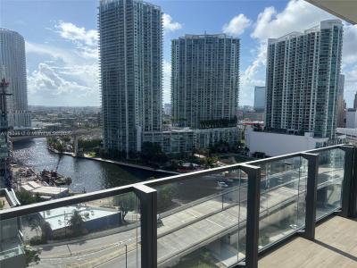 68 SE 6th St 1212, Miami, Florida 33131, USA