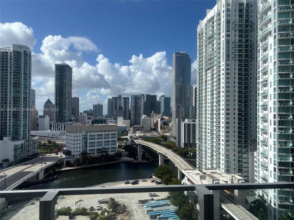 68 SE 6th St 1212, Miami, Florida 33131