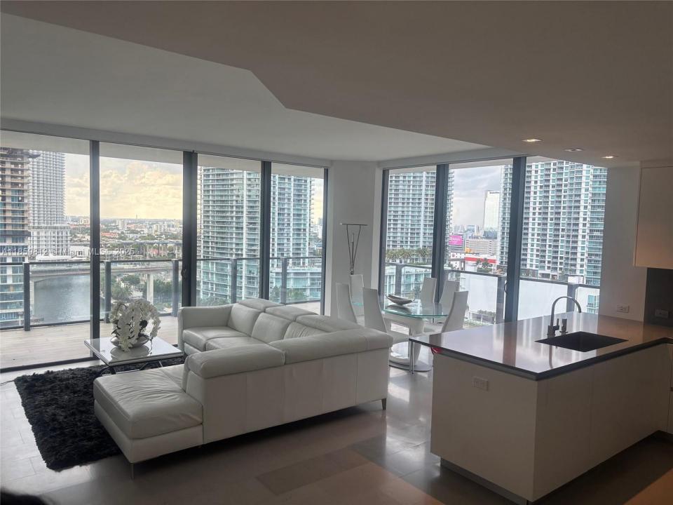 68 SE 6th St 1212, Miami, Florida 33131