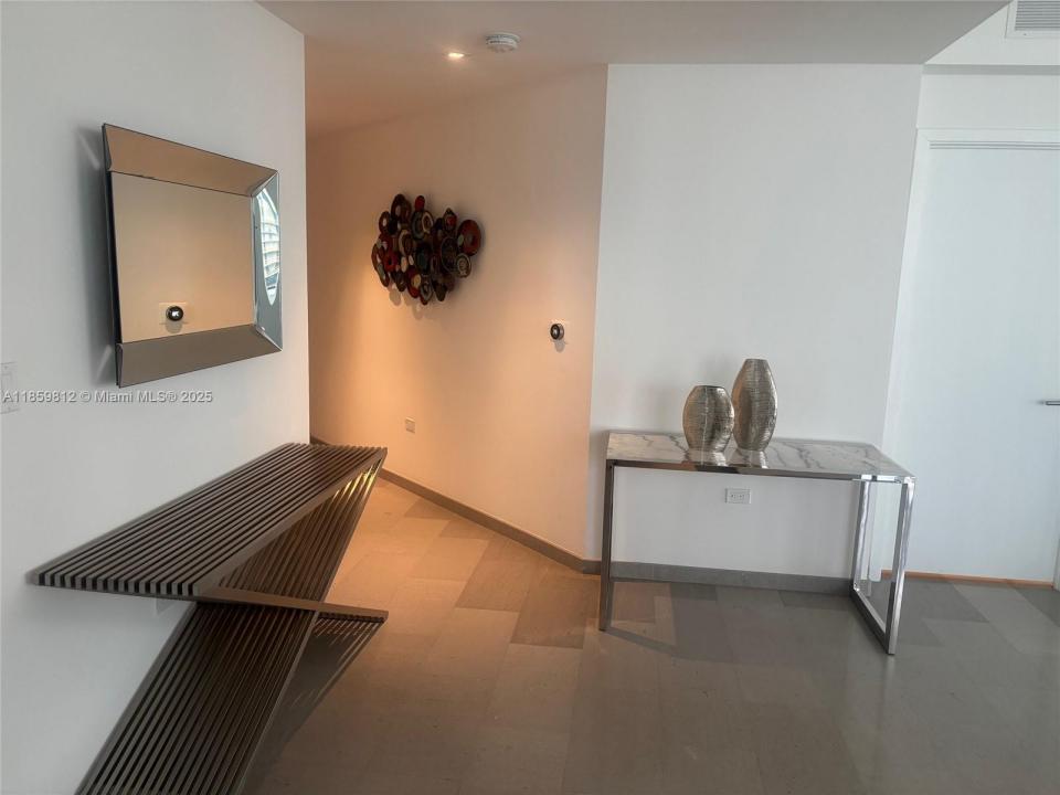 68 SE 6th St 1212, Miami, Florida 33131