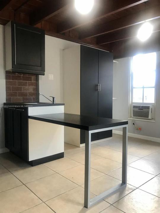 1185 NW 125th St B, North Miami, Floride 33168, États-Unis