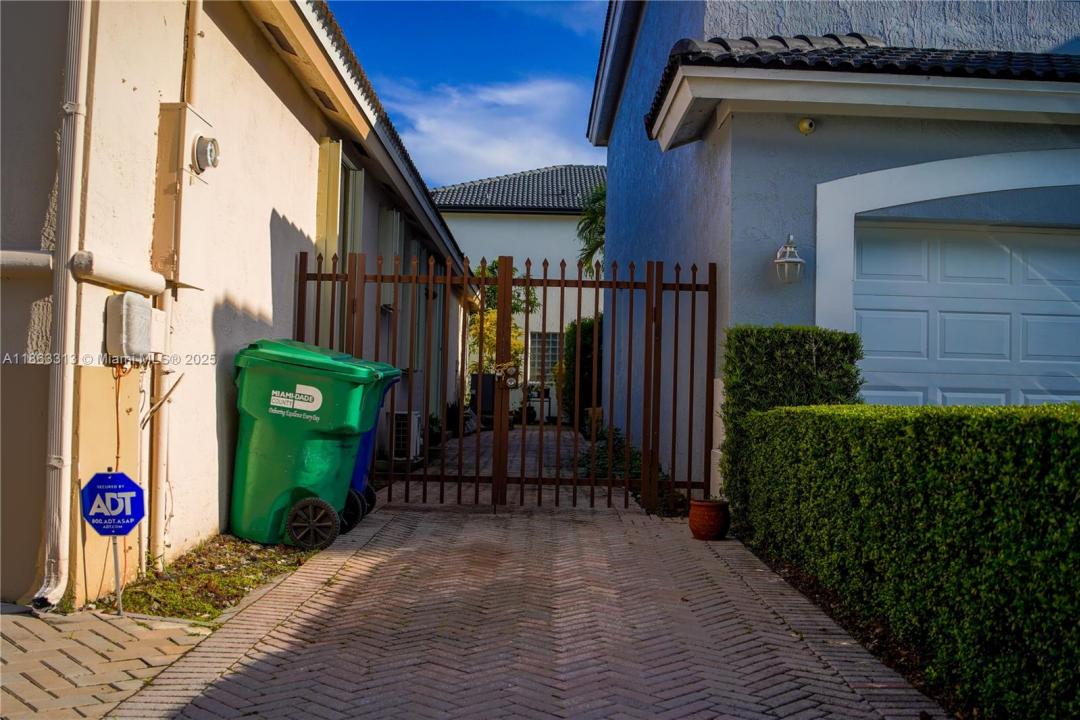 16368 SW 43rd Ter, Kendall, Florida 33185, Amerika Birleşik Devletleri