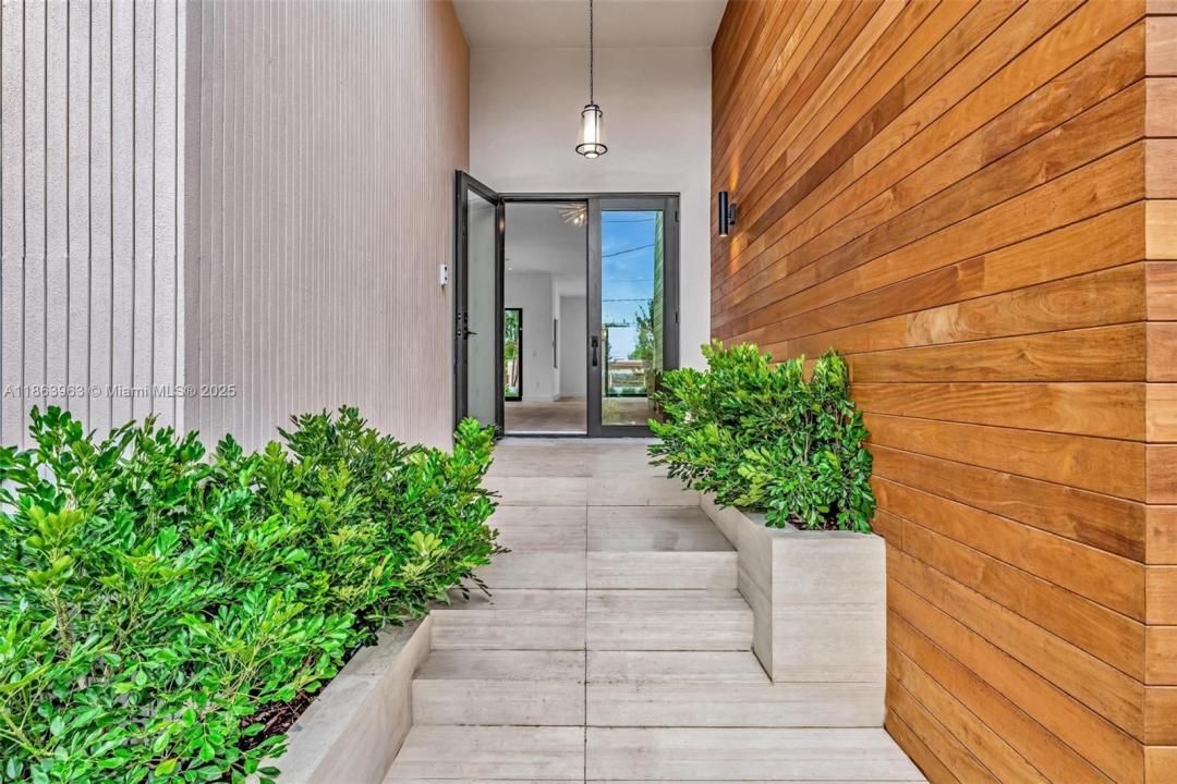 9132 Dickens Ave, Surfside, Florida 33154